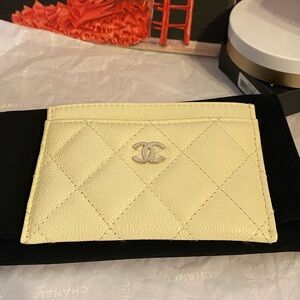 New authentic Chanel Quilted caviar Card Holder